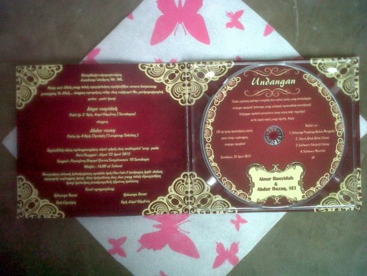 undangan pernikahan unik berbentuk cd