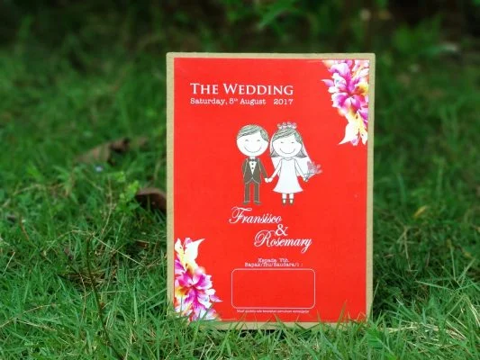 ukuran undangan merah